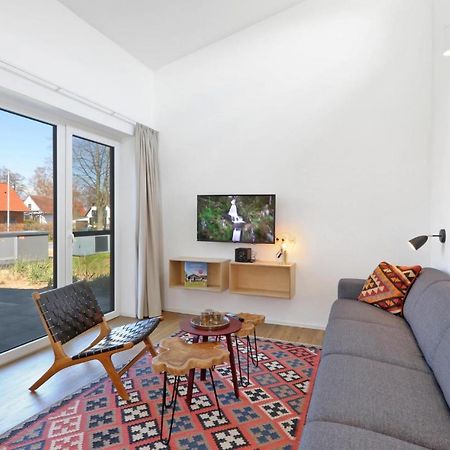 Amazing Home In Lembruch-Duemmer See With Kitchen Bagian luar foto