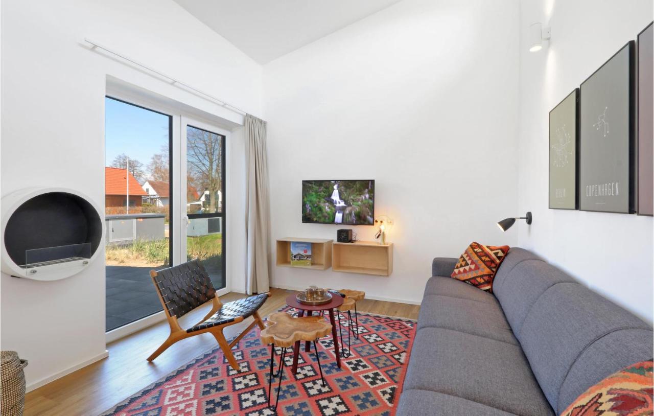 Amazing Home In Lembruch-Duemmer See With Kitchen Bagian luar foto
