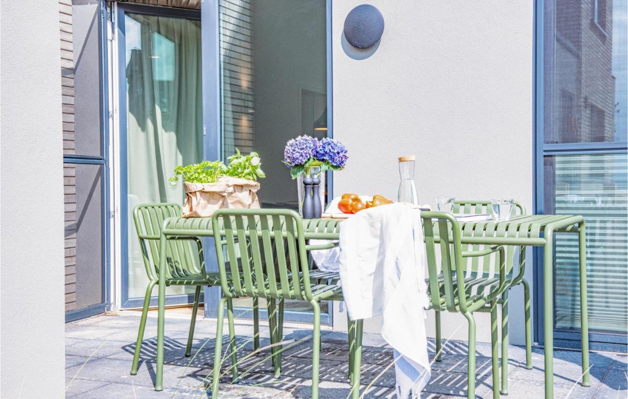 Amazing Home In Lembruch-Duemmer See With Kitchen Bagian luar foto
