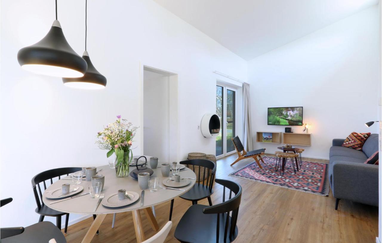 Amazing Home In Lembruch-Duemmer See With Kitchen Bagian luar foto
