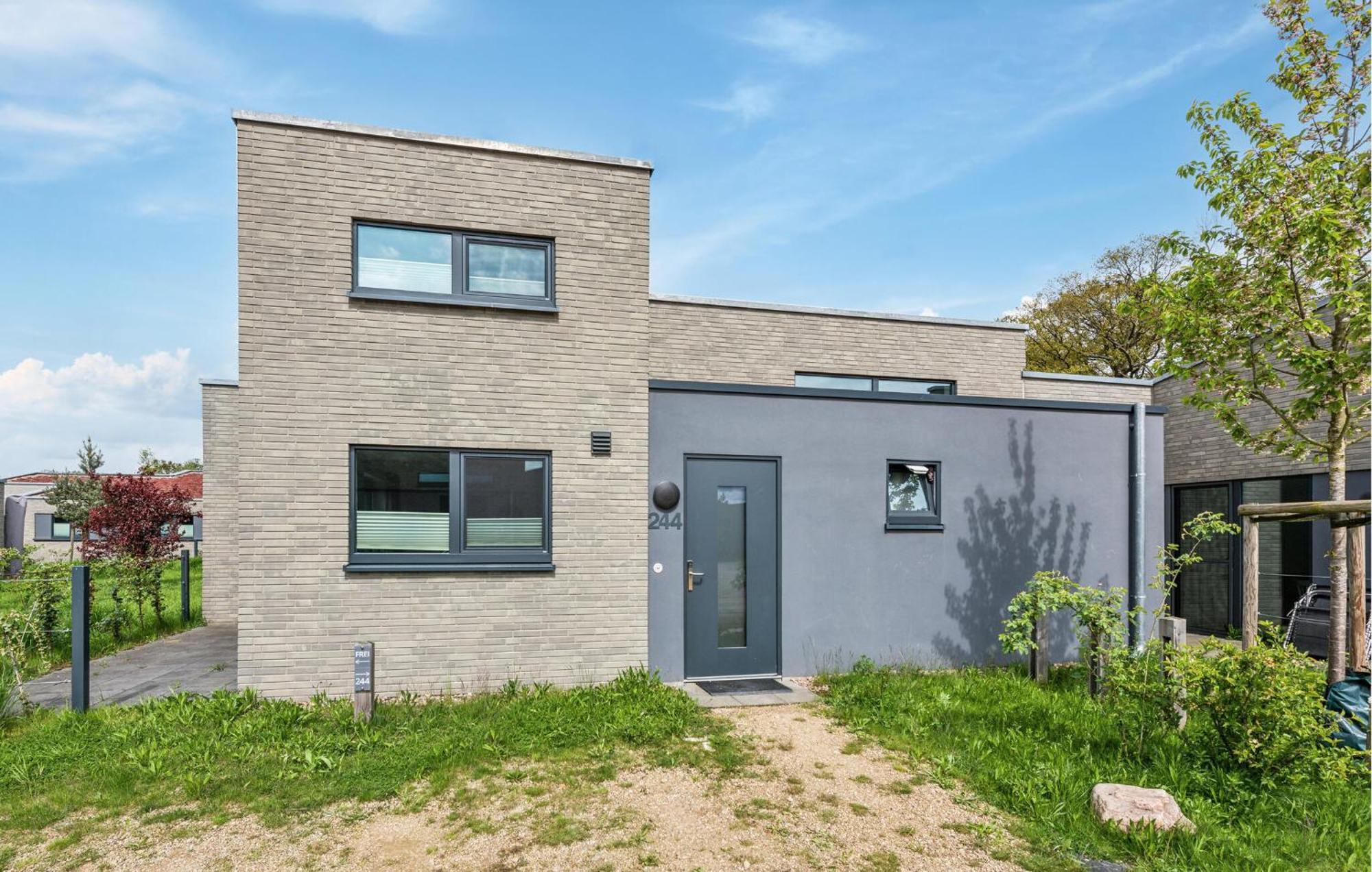 Amazing Home In Lembruch-Duemmer See With Kitchen Bagian luar foto