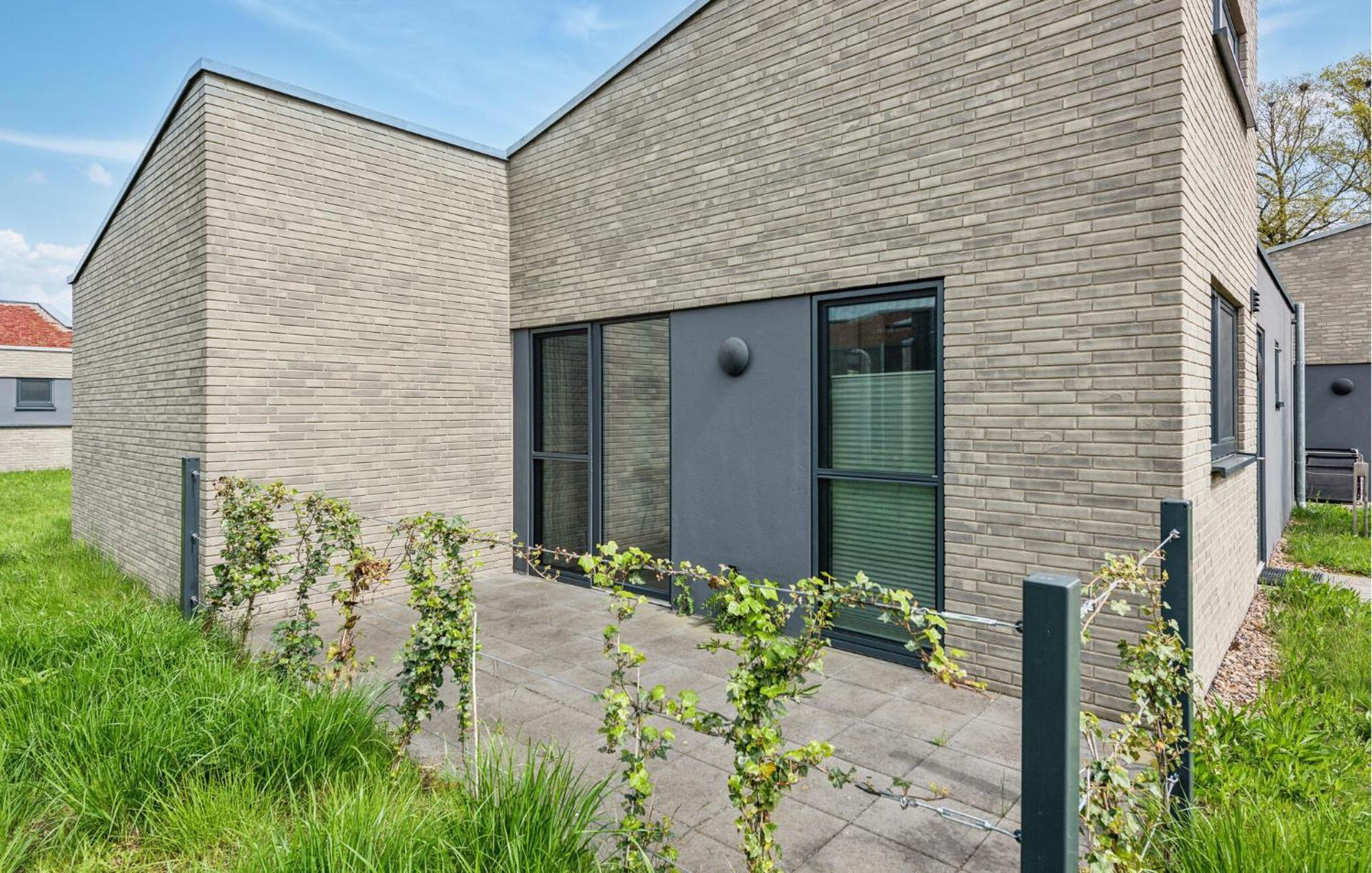 Amazing Home In Lembruch-Duemmer See With Kitchen Bagian luar foto