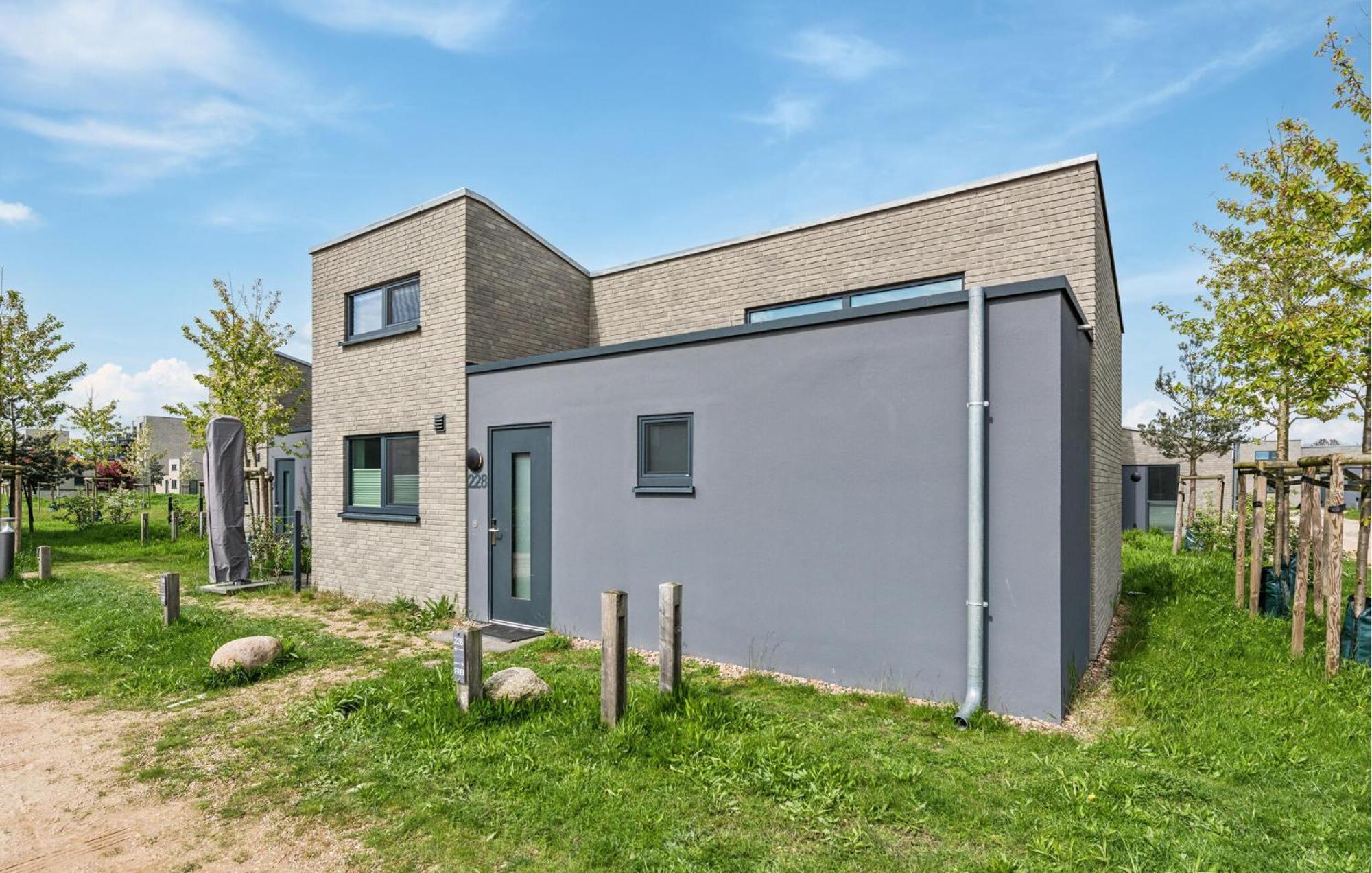 Amazing Home In Lembruch-Duemmer See With Kitchen Bagian luar foto